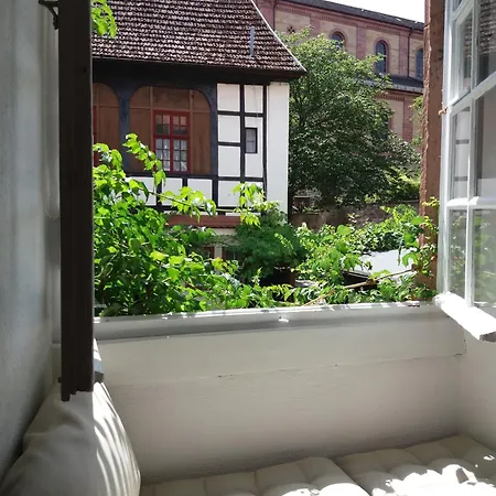 Apartment Historischer Adelshof Am Marktplatz, Atelier 70 M² Weinheim