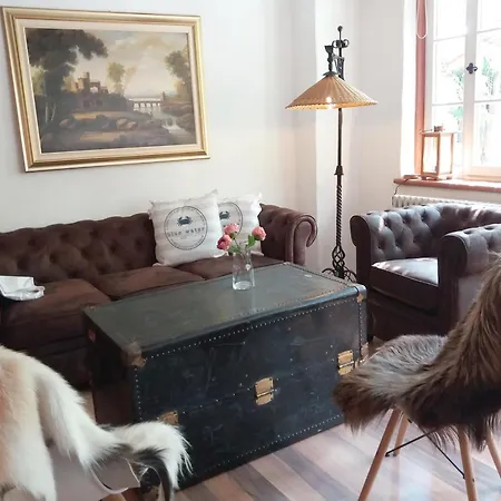 Appartement Historischer Adelshof Am Marktplatz, Atelier 70 M² Weinheim