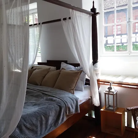 Apartment Historischer Adelshof Am Marktplatz, Atelier 70 M² Weinheim